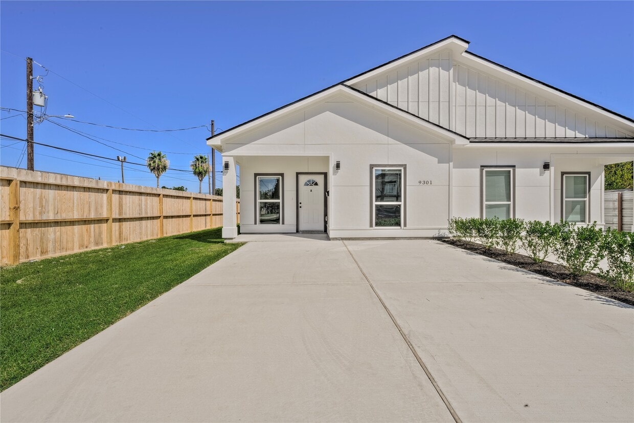 Primary Photo - 9301 E Avenue L