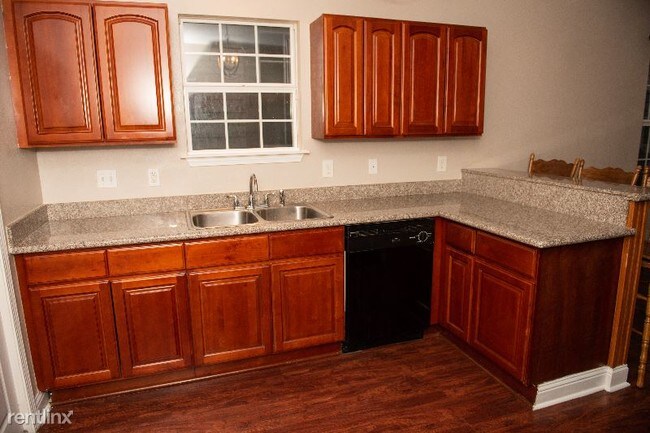 Building Photo - 3 br, 1 bath Apartment - 3333 Delachaise St