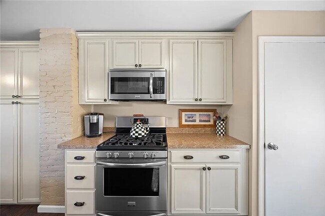 Foto del edificio - 136 Castleford Rd