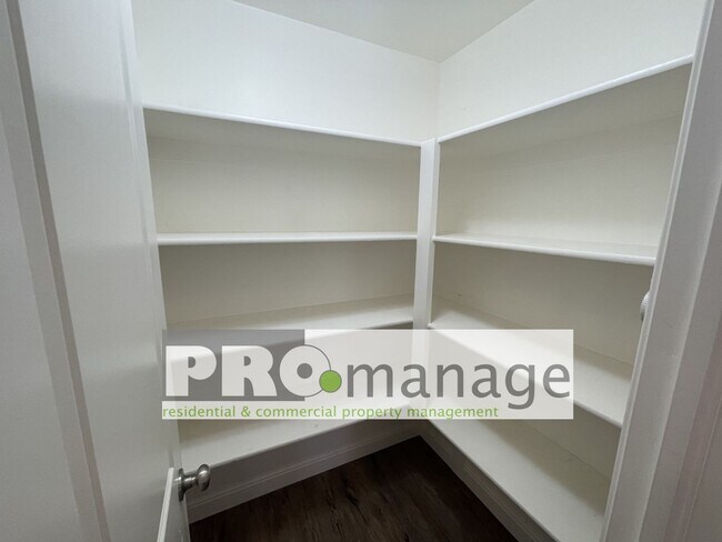 Building Photo - 3 Bed, 2 Bath Town Home w/ 2 Car Garage - Idaho Falls