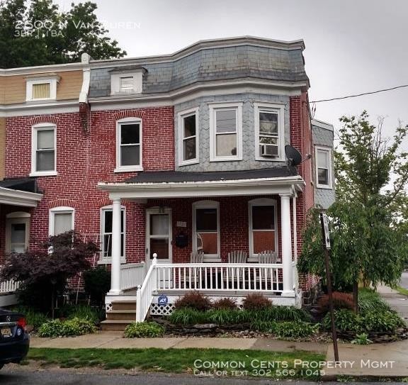 Primary Photo - 2600 N Van Buren St