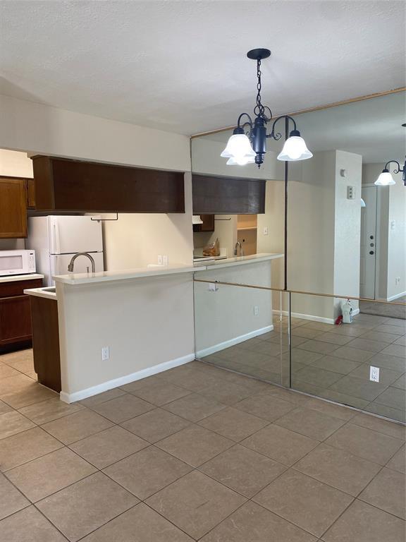 Building Photo - 17401 Red Oak Dr