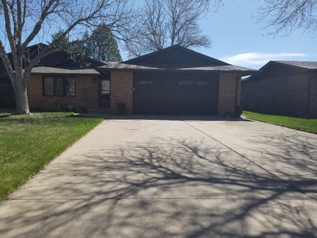 Building Photo - 1207 Hahn Ct