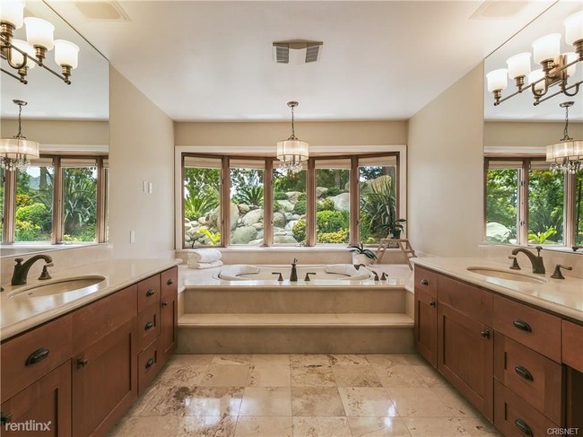 Building Photo - 5 br, 7 bath House - 22560 La Quilla Dr