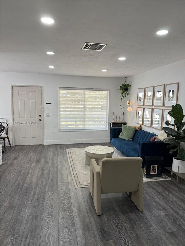 Foto principal - 822 NE 8th St