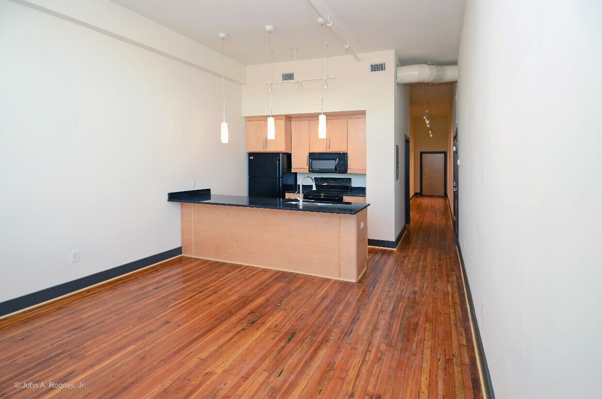 Foto principal - 132 N Sycamore St