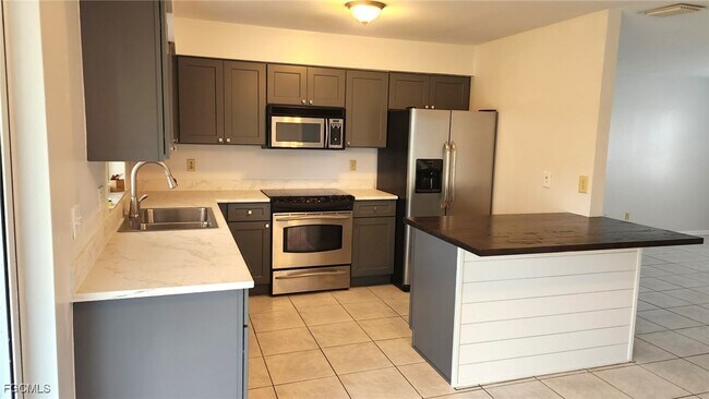 Foto del edificio - 2837 SW 1st Terrace