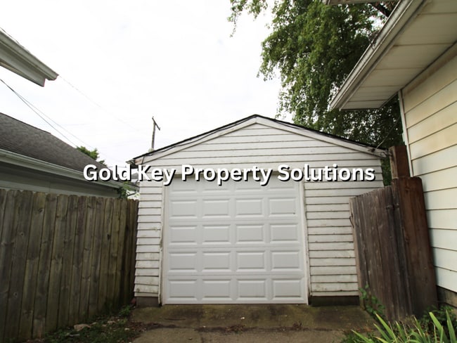 Building Photo - Adorable 2 BR 1 BA House with Garage and C...