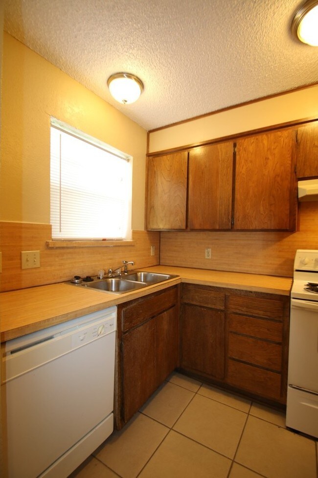 Building Photo - 3828 Coates Cir