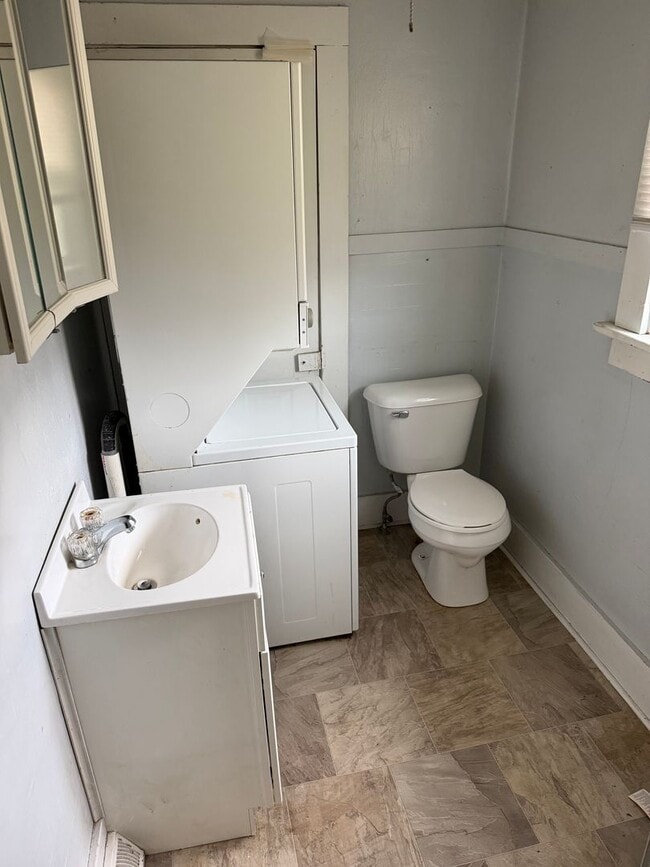 Building Photo - 2 Bedroom 1 Bath House