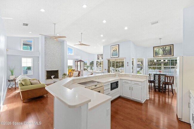 Foto del edificio - 662 Rossmoor Cir