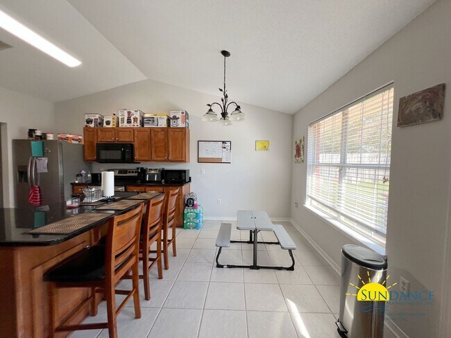 Foto del edificio - Spacious 4 Bedrooms in South Crestview!