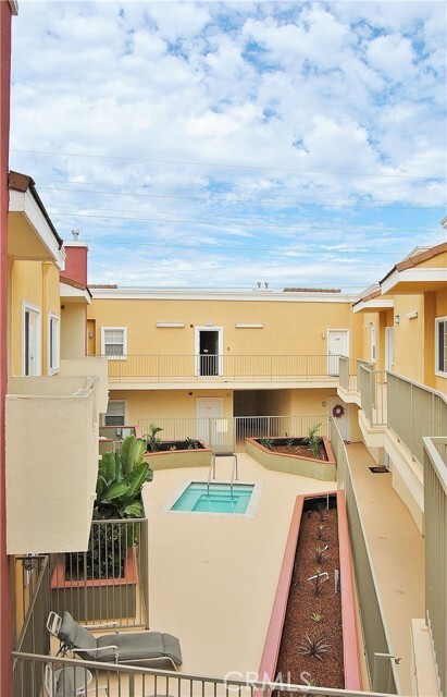 Building Photo - 1215 E San Antonio Dr