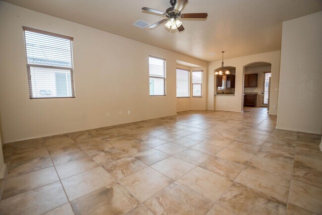 Foto del edificio - Stunning 4-Bedroom, 2-Bathroom home with Central A/C and a spacious 2 Car Garage!