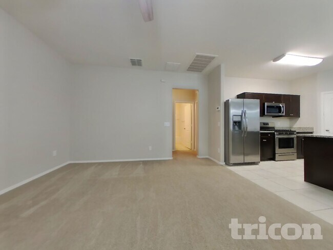 Foto del edificio - 30900 W Picadilly Rd