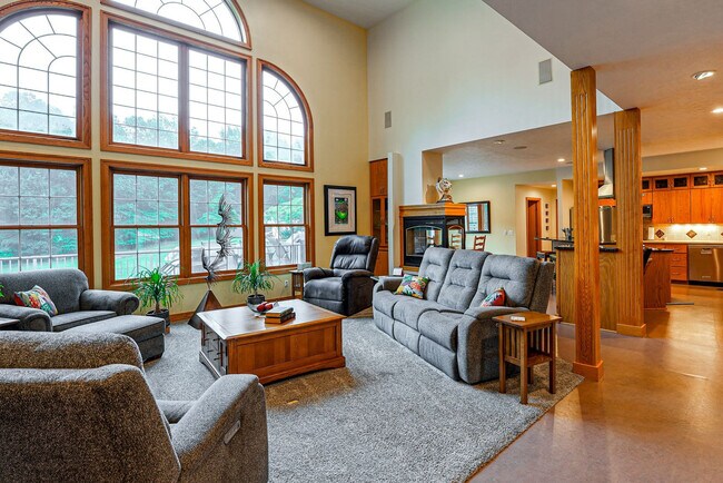Foto del edificio - 10469 Shaner Ave NE