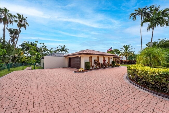 Building Photo - 780 Renmar Dr