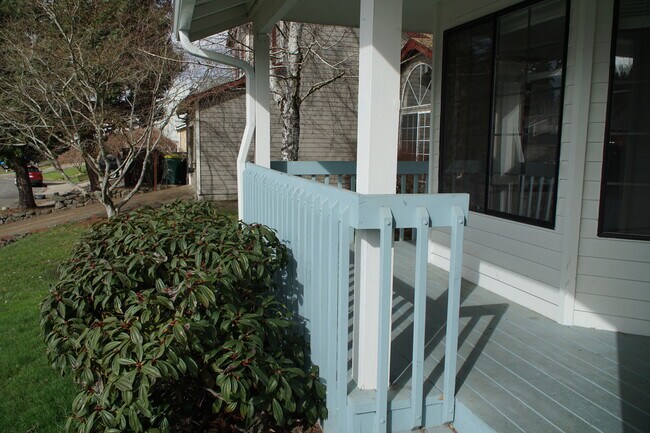 Building Photo - 7050 SW 174th Ave