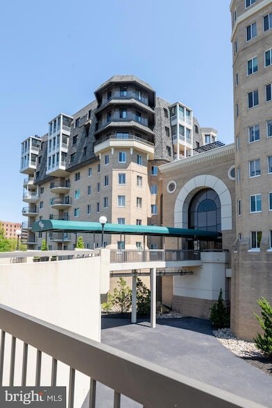 Foto principal - 1250 S Washington St