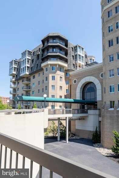 Building Photo - 1250 S Washington St