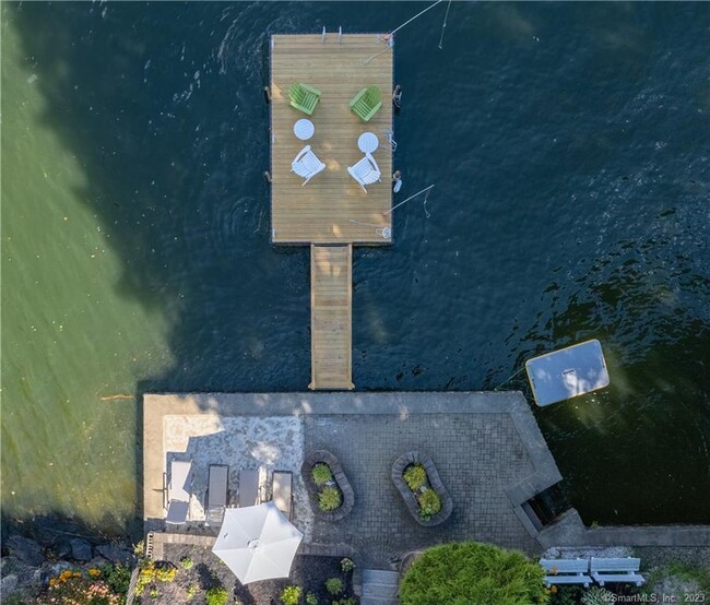 Foto del edificio - 83 Wood Creek Rd