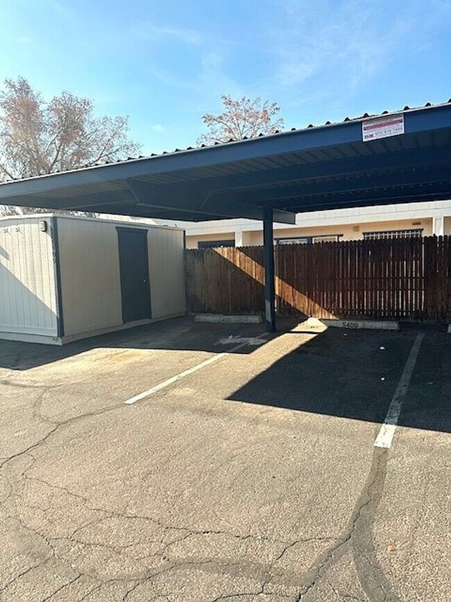 Building Photo - Charming 3BR Townhome in Glendale