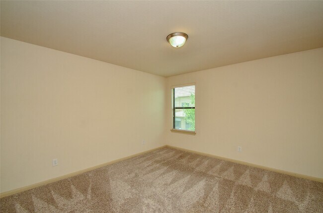 Building Photo - 11014 Sir Alex Dr