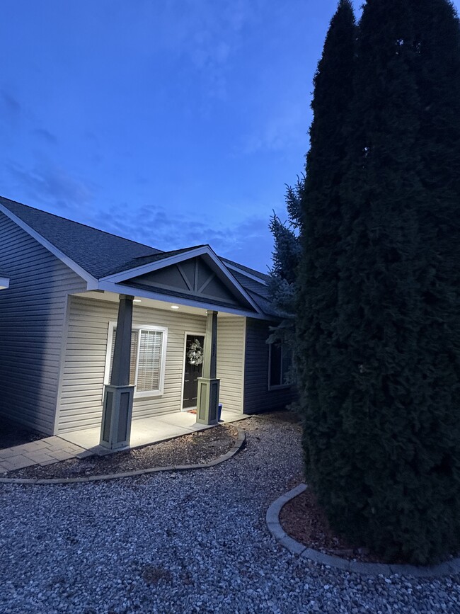 Pathway to front door - 1027 S Evergreen Rd