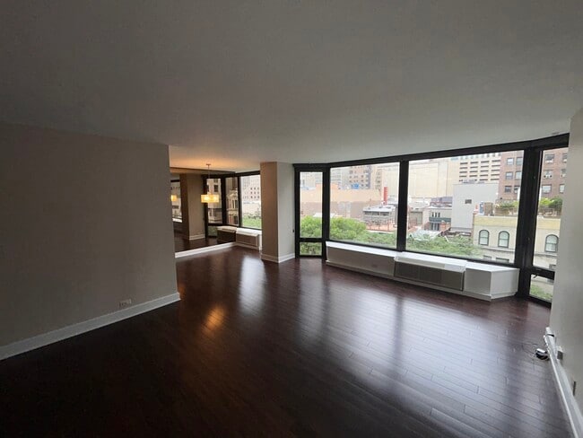 Building Photo - 50 E Bellevue Pl