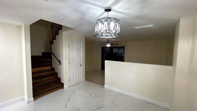 Foto del edificio - 9110 Orchid Tree Ln