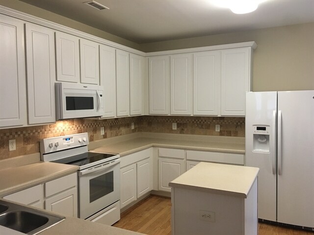 Foto del edificio - 3840 Satinleaf Drive