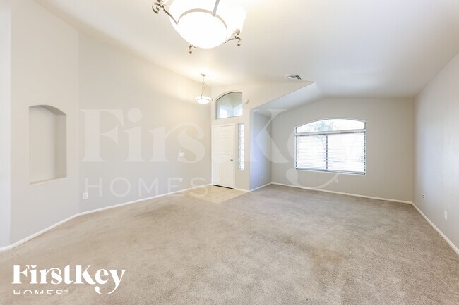 Foto del edificio - 16687 W Culver St