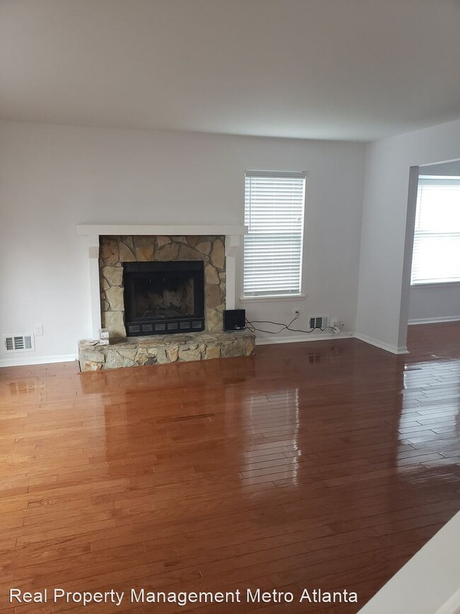 Building Photo - 4 br, 3.5 bath House - 953 Lake Drive Terrace