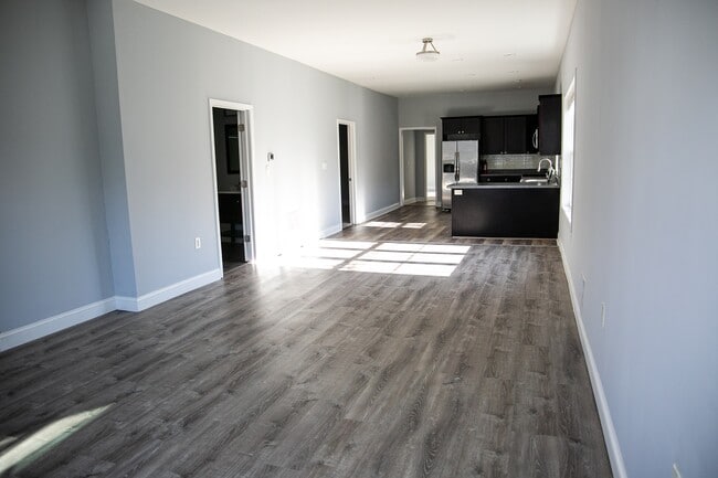 Building Photo - 508 6th Ave