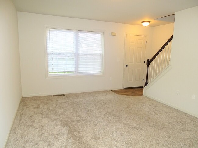 Building Photo - 45 Maize Cir