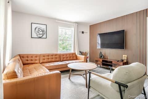 Foto del edificio - 1241 Ridgebury Rd