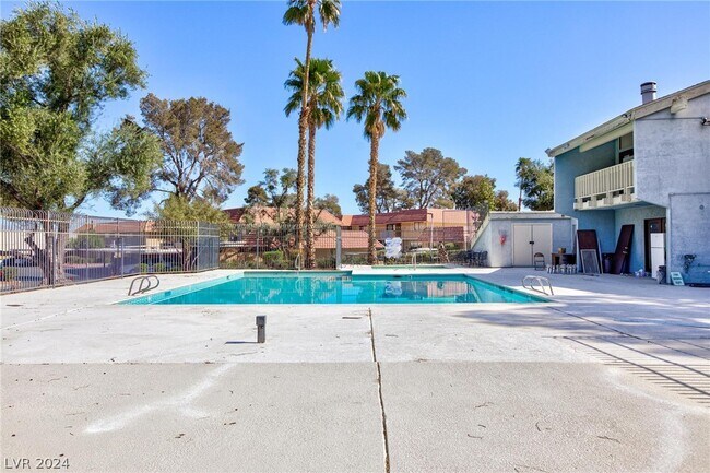 Building Photo - 2523 Paradise Village Way