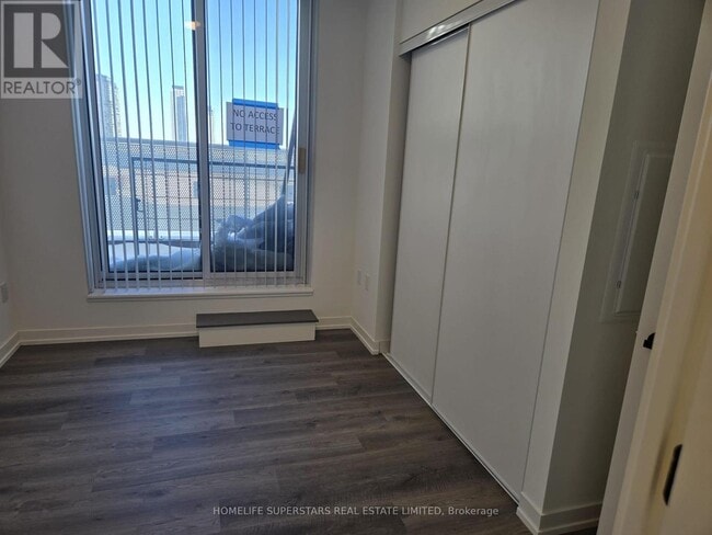 Photo du bâtiment - 8 Interchange Wy