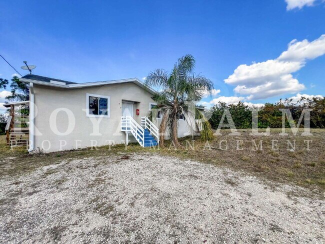 Foto del edificio - 4 Bedrooms, 2 Bathrooms & a Huge Backyard — Spacious Lehigh Acres Home with Pet-Friendly Living o...