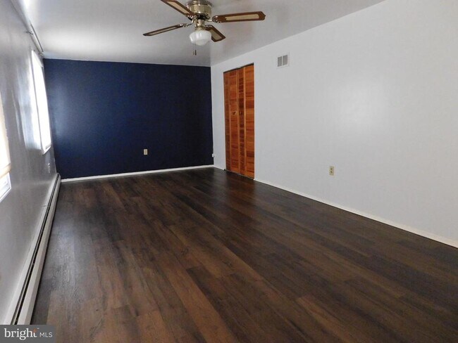 Building Photo - 13000 Kerrman Ct