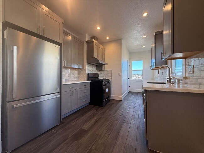 Foto del edificio - Newly Renovated Upper Unit – Bright 3BD / 1.5BA
