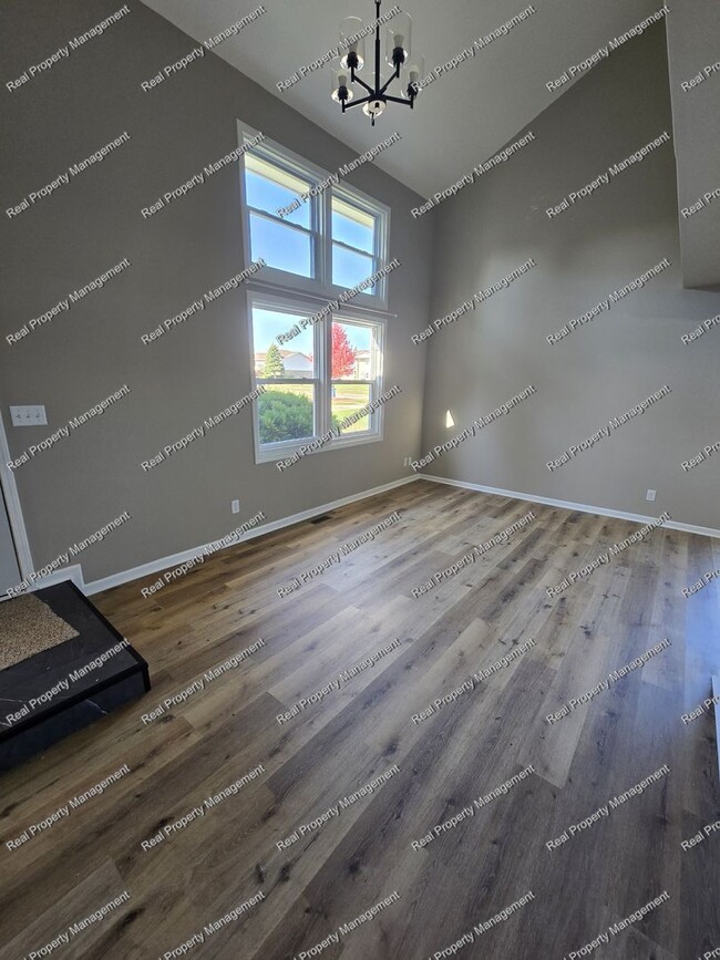 Building Photo - Updated 2 Bedroom Condo