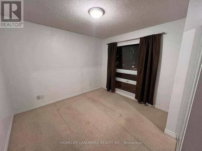 Building Photo - 2035 Sheppard Ave E