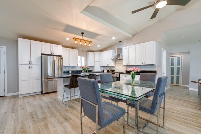Building Photo - 7270 Ponto Dr