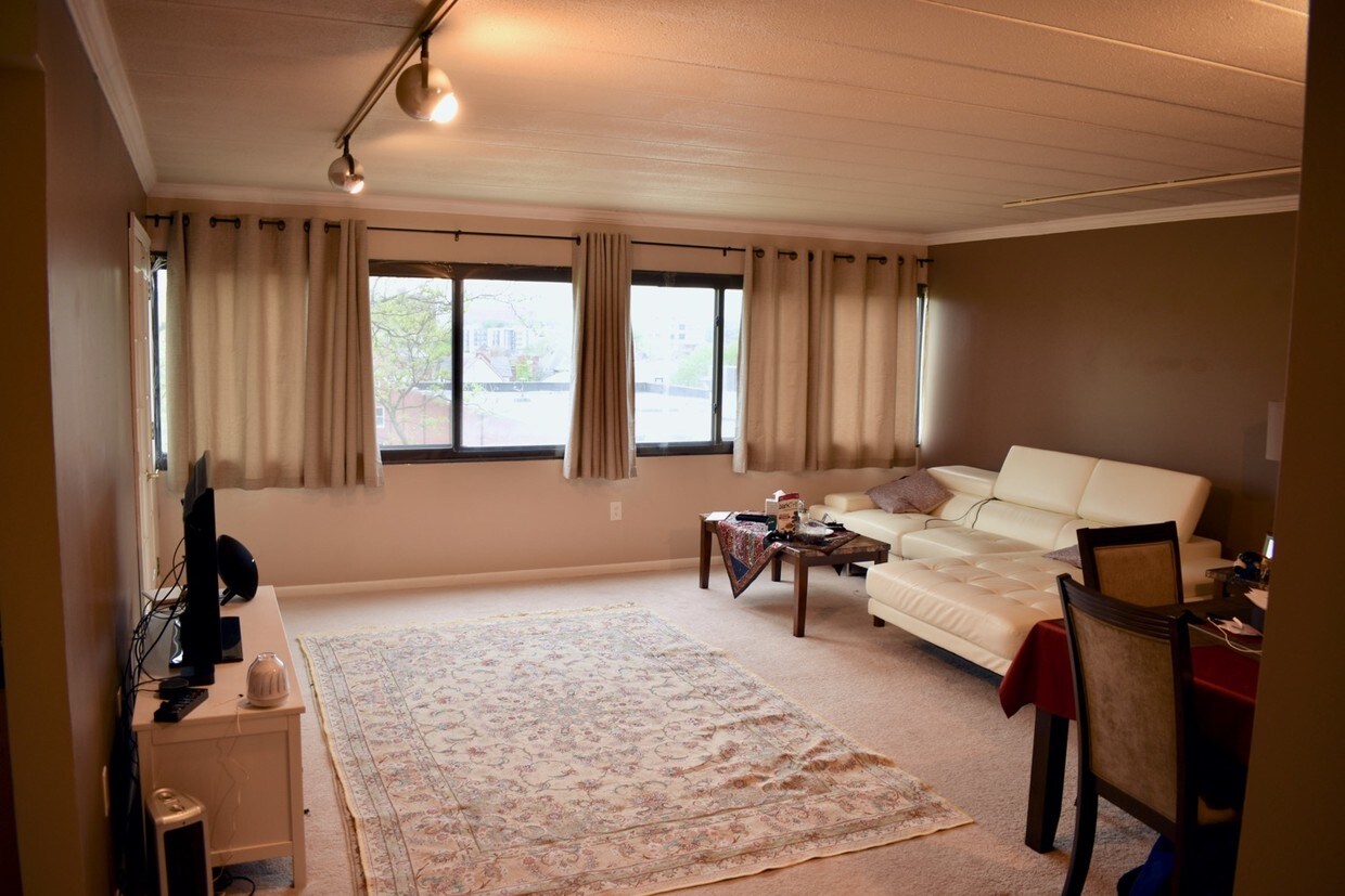 Foto principal - 333 S Highland Ave