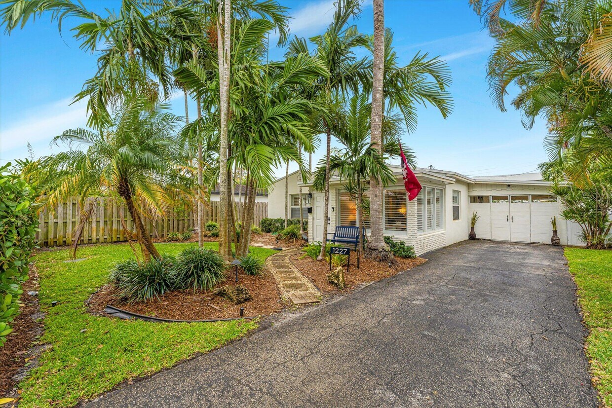 Foto principal - 1227 NE 12th Ave