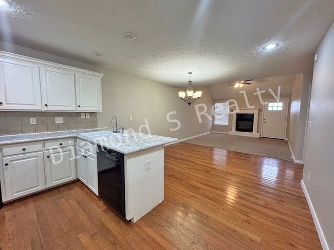 Building Photo - Spacious and Unique Patio Home Available!