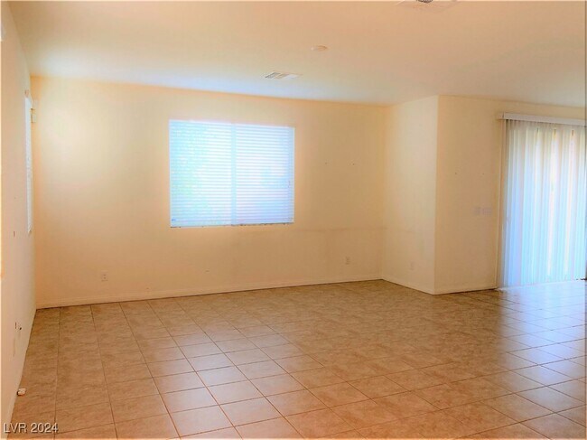 Building Photo - 9892 Sunriver Meadows Ave