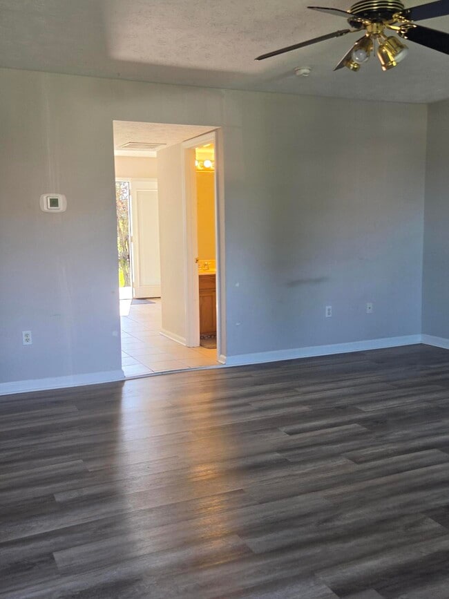 Building Photo - 125 Woods Trail