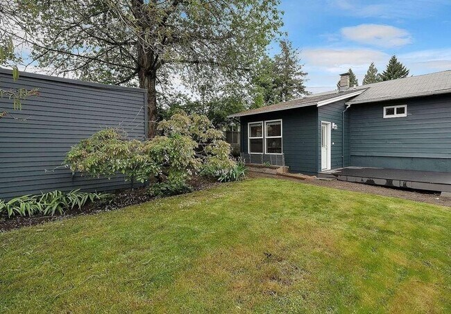 Building Photo - Sellwood/Moreland Beauty - APPLICATION PEN...